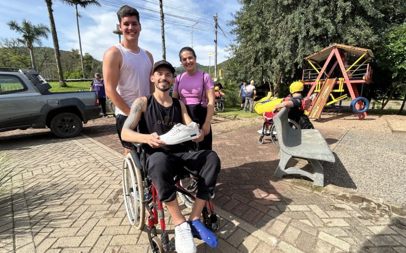 Cleiton Cleberson da Silva participou pela primeira vez do rafting adaptado e já planeja voltar para nova aventura | abc+