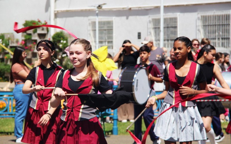 Festival de Bandas Marciais encantou o público na manhã deste sábado