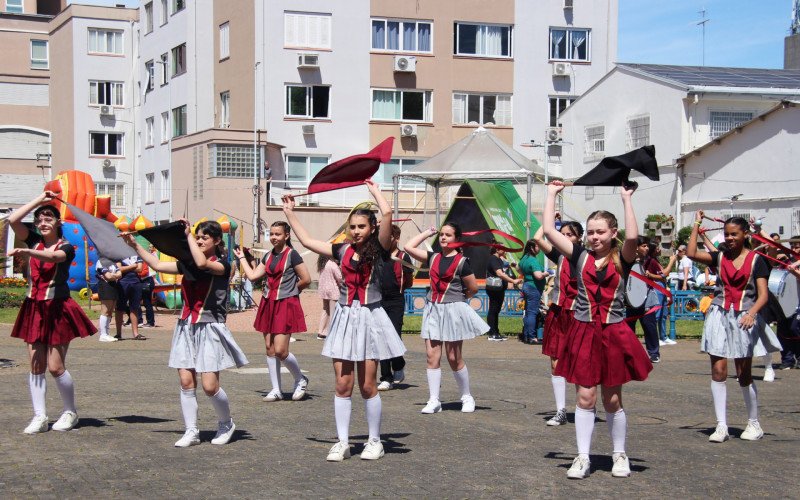 Festival de Bandas Marciais encantou o público na manhã deste sábado