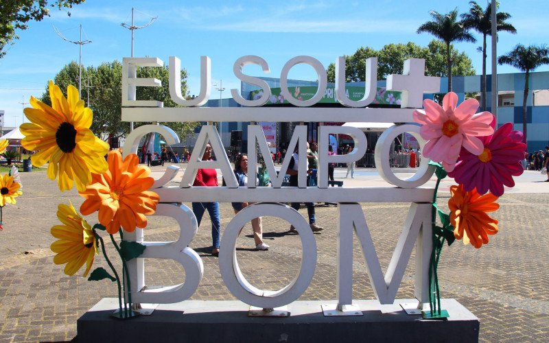Cidade está decorada com as cores da primavera