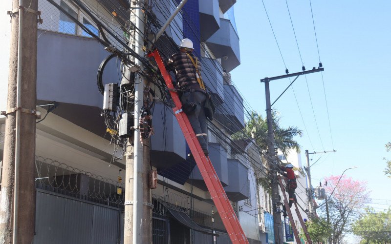 Operação Postes Risco Zero chegou à Rua Primeiro de Março na quinta-feira, 25 de setembro
