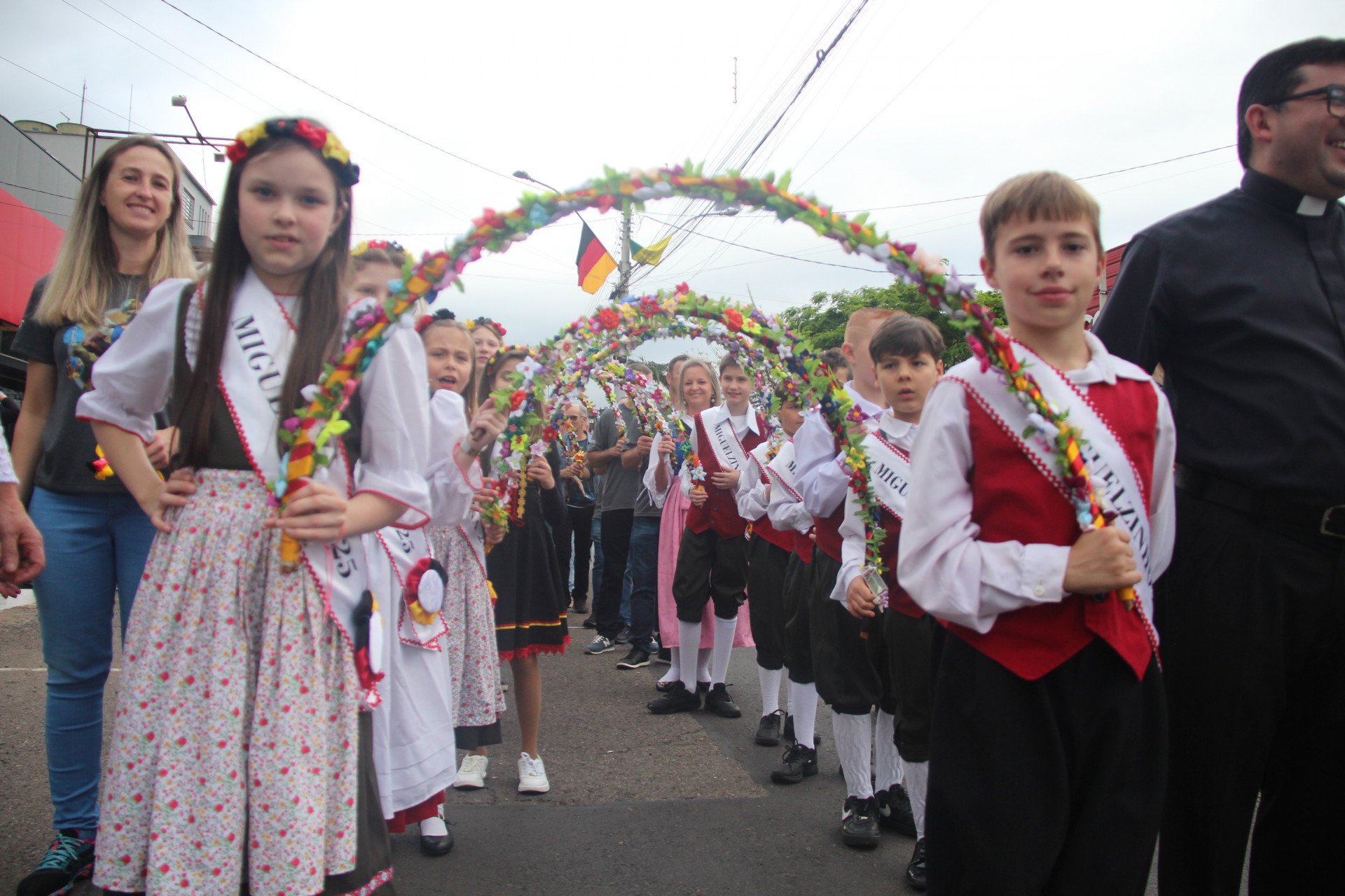 "Revivemos a nossa tradição, nosso jeito de ser": Kerb São de São Miguel celebra cultura alemã