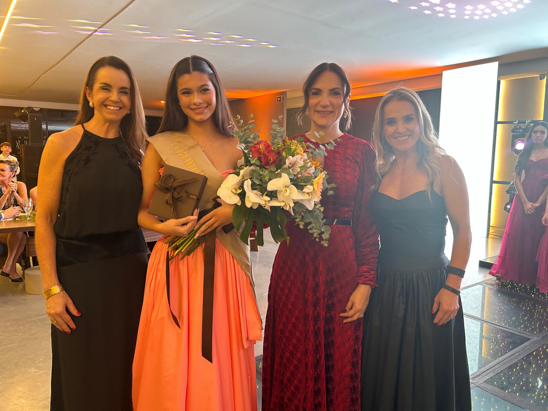 Eleita a nova Glamour Girl da Liga Feminina de Combate ao Câncer de Novo Hamburgo