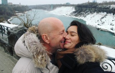 "Há alegria possível": Mulher de Bruce Willis relata como doença do ator mudou Natal da família