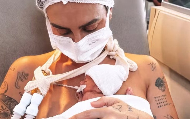 Clara Maia postou foto com o filho nas redes sociais | abc+