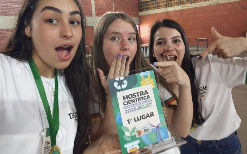 Dienifer, Ketlyn e Tiffany venceram com trabalho sobre produção de biogás na escola | abc+