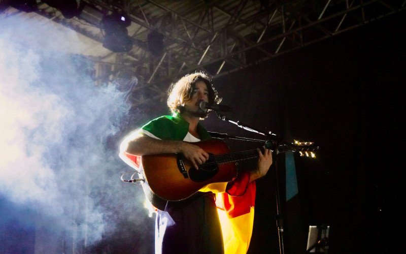 Tiago Iorc faz show em Campo Bom: "RS é sempre um carinho no coração"