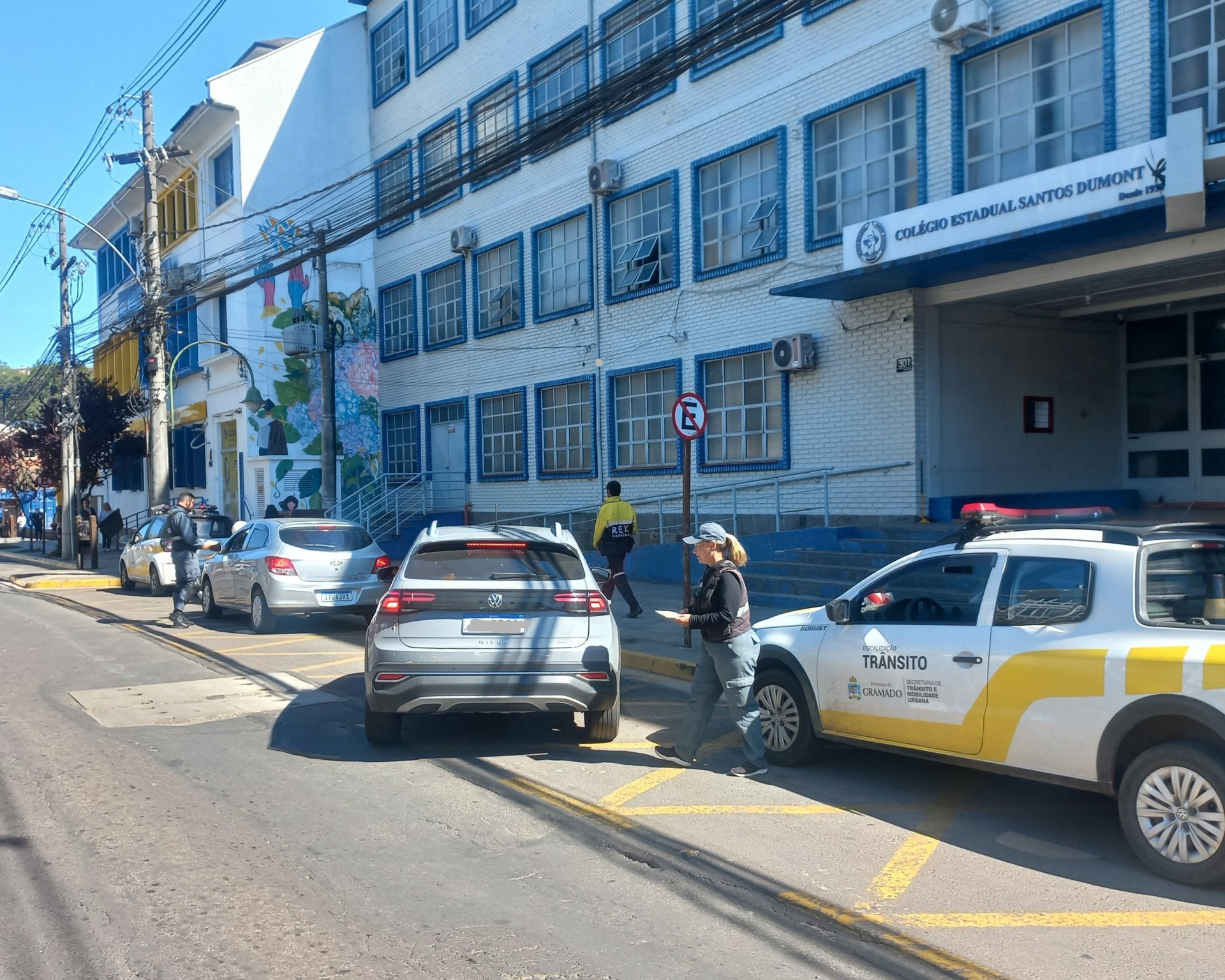 Secretaria de Trânsito realiza blitz para conscientizar motoristas sobre infrações graves e de risco à vida