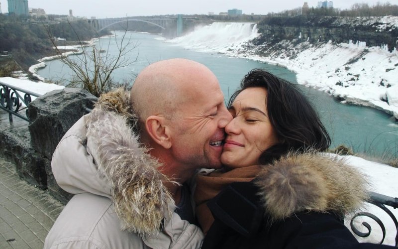 Esposa comenta demência de Bruce Willis: "É como um longo adeus"