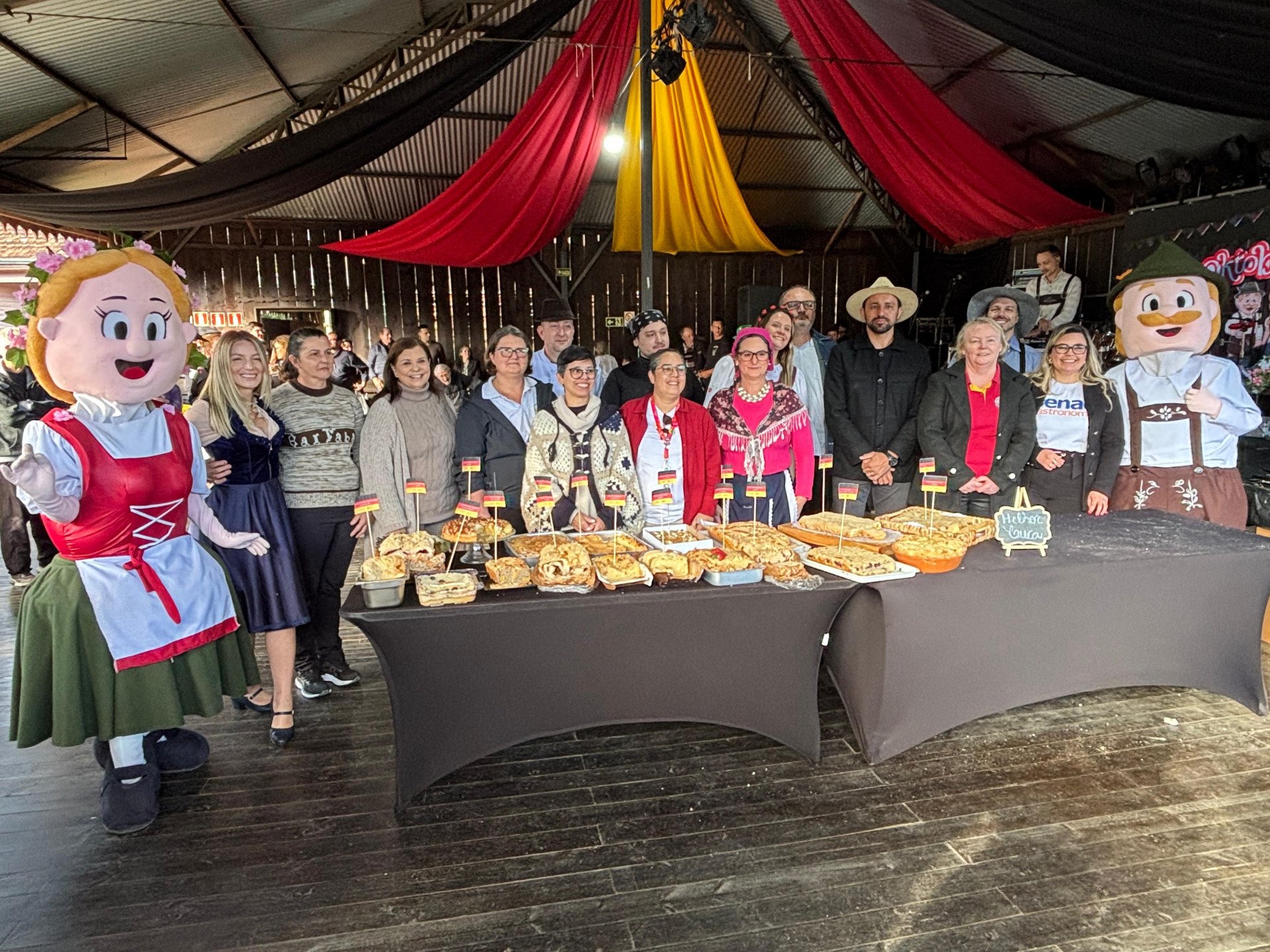 Saiba quem são os 10 finalistas do Concurso Nacional de Cucas que ocorre na Oktoberfest Gramado