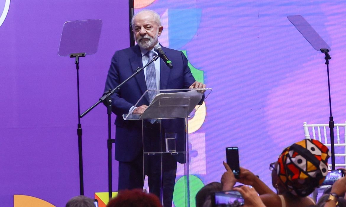Lula sanciona ampliação da licença-maternidade e do salário-maternidade; entenda o que muda