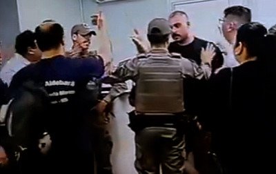 Brigada Militar (BM) esteve no Hospital Nossa Senhora das Graças, na noite de domingo (28) para mediar a confusão na casa de saúde | abc+