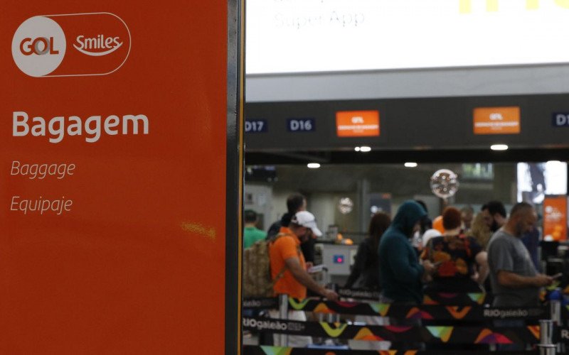 Aeroporto Santos Dumont fecha para limpeza da pista após vazamento | abc+