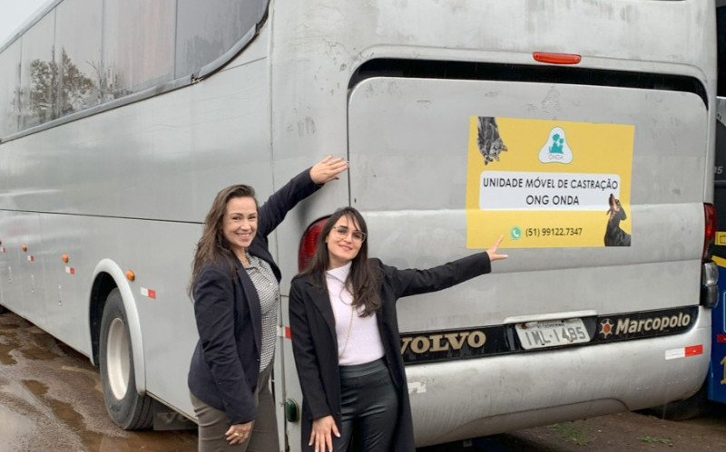 Lelly e Greice, da Diretoria de Bem-Estar Animal, conheceram o castramóvel que será usado em Novo Hamburgo | abc+