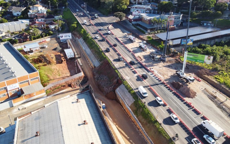 Na primeira passagem, seis estacas já foram concretadas