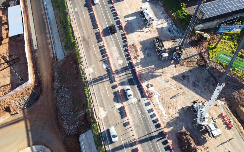 Na primeira passagem inferior, que está em construção há cerca três semanas na altura da Churrascaria Primavera, seis estacas já foram perfuradas e concretadas
