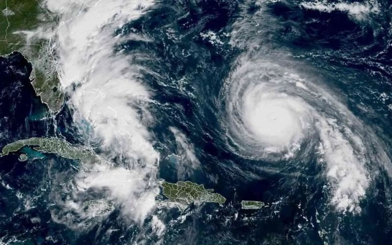 Tempestade tropical Imelda (E) e furacão Humberto (D) lado a lado no Atlântico | abc+