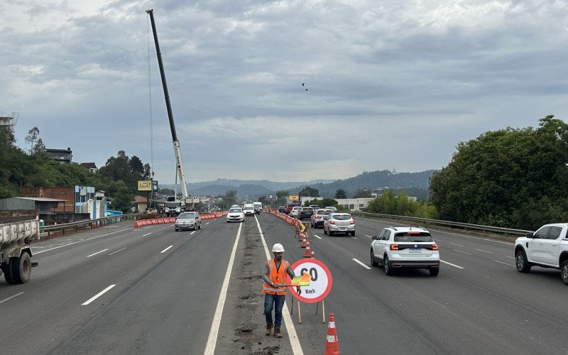 Trânsito alterado e chegada de materiais marcam início das obras da segunda passagem inferior na BR-116, em Novo Hamburgo | abc+