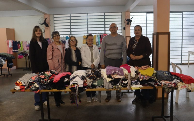 Bianca, Claudia, Noeli, Ilse, Wilson e Maria, voluntários da Cáritas da Capela São Miguel | abc+