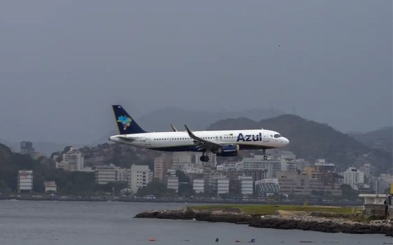 Aeroporto Santos Dumont tem pista liberada após vazamento de óleo | abc+