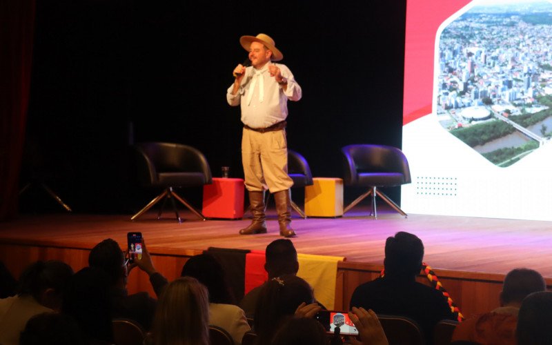 1º Fórum de Turismo de São Leopoldo - painel sobre regionalização do Turismo - secretário de Turismo Ronaldo Santini