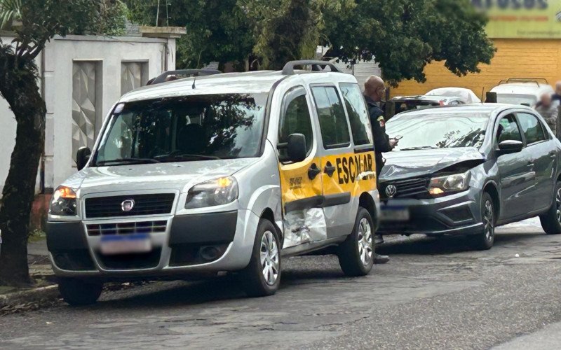 Acidente envolvendo veículo escolar com crianças é registrado em Novo Hamburgo