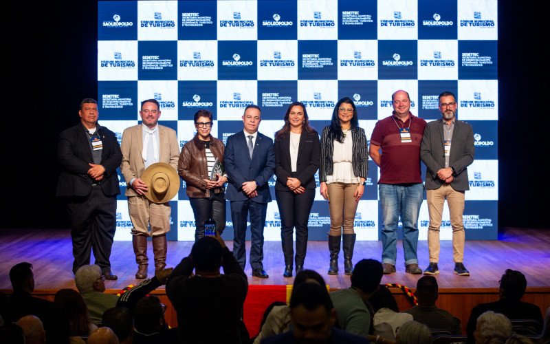 Fórum municipal realizado ontem, no Teatro Municipal de São Leopoldo, reuniu a comunidade com autoridades e representantes do setor de turismo para debater ações para o desenvolvimento do potencial turístico da cidade e também, de forma integrada, no Vale do Sinos