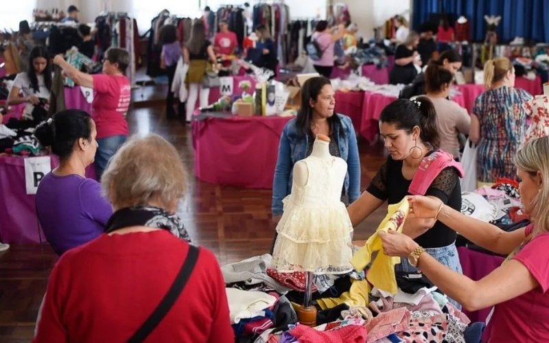 Bazar Rosa Choque busca arrecadar recursos para mil exames de mama; veja quando será o evento