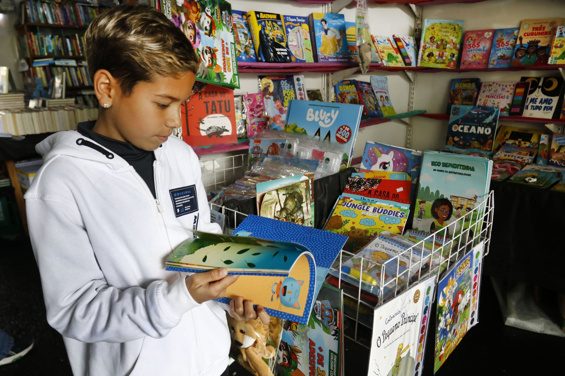 "Para cada um ler o que gosta e o que quer": começa a 40ª Feira do Livro de Canoas