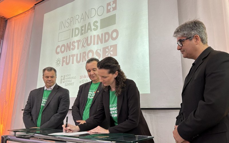 Solenidade de assinatura do convênio aconteceu dentro da programação do Novo Hamburgo Feevale Summit | abc+