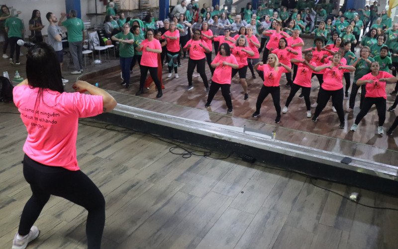 Aulão de dança foi uma das atividades em celebração ao Dia do Idoso em Sapucaia do Sul 