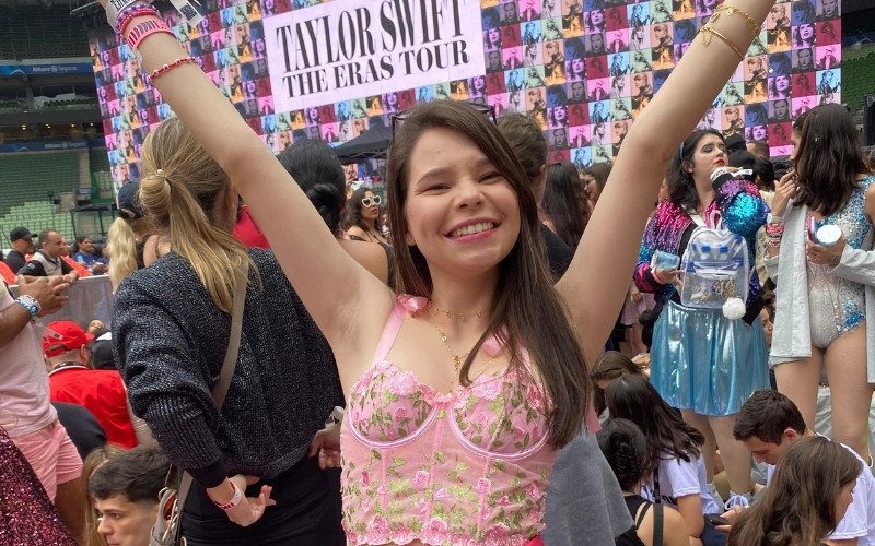 Ágata esteve no show de Taylor Swift, que aconteceu em São Paulo, no final de 2023. | abc+