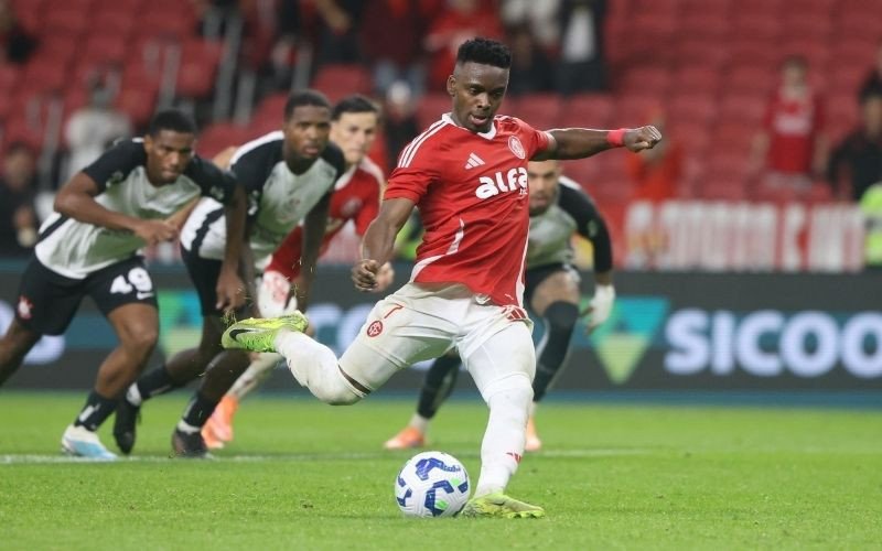 Carbonero empatou para o Inter diante do Corinthians