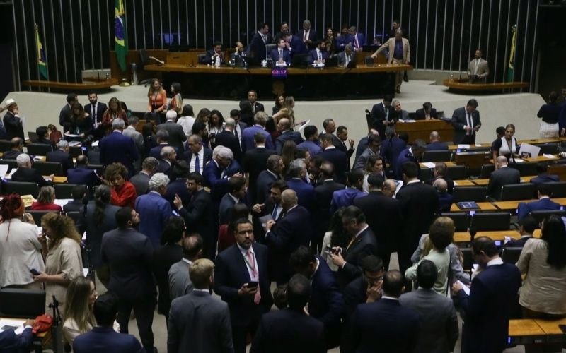Câmara aprova isenção do IR para quem ganha até R$ 5 mil | abc+