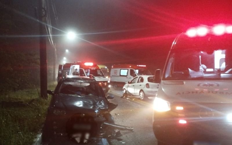 Colisão frontal deixa três pessoas feridas no Vale do Sinos