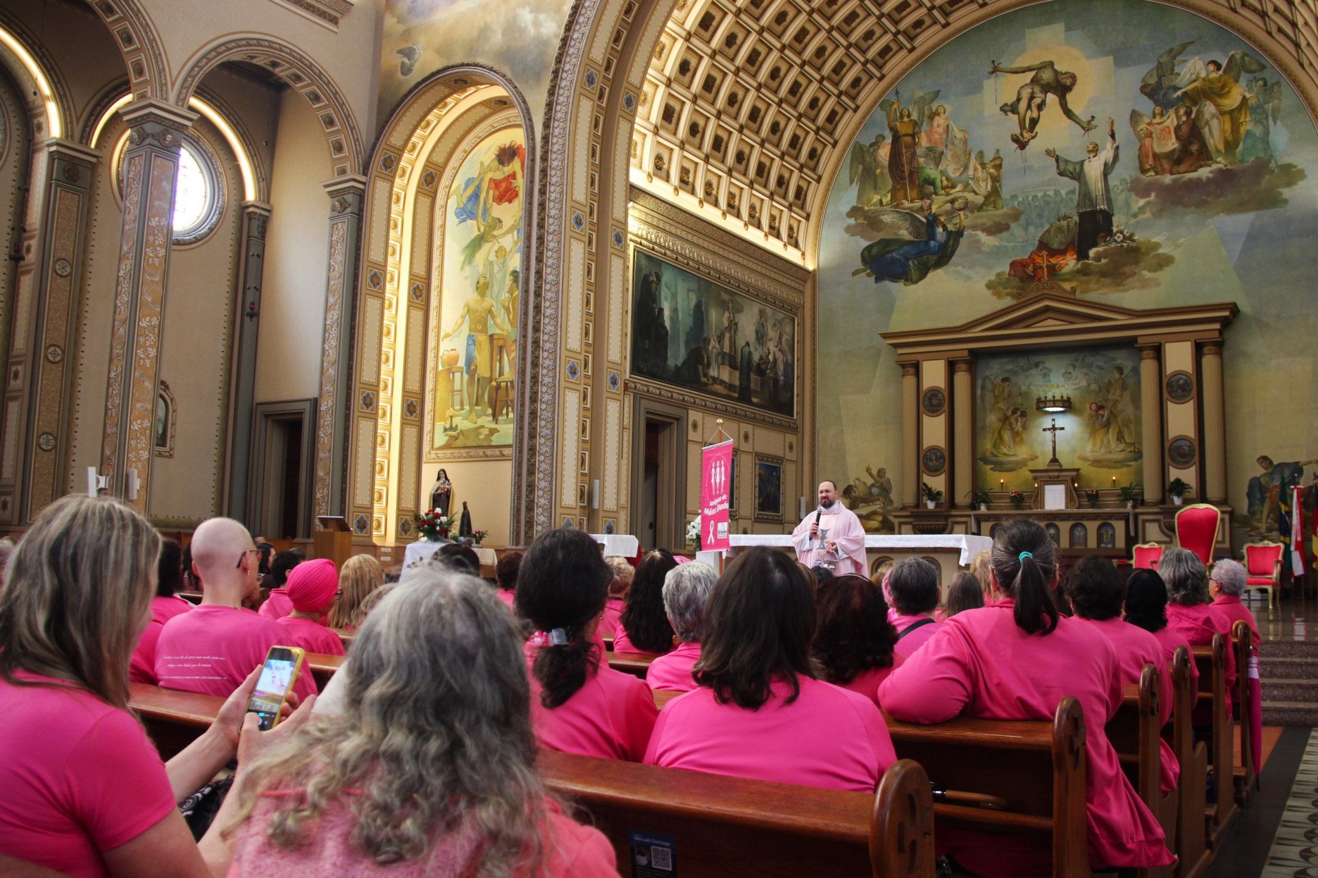 Outubro Rosa tem início com encontro do grupo Amigas de Mãos Dadas em Novo Hamburgo