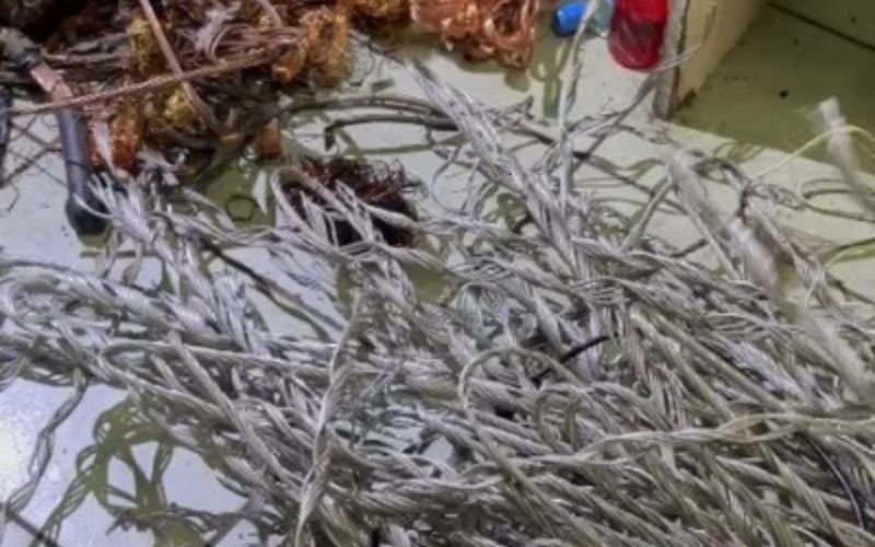 Mais de 180 kg de cabos furtados são apreendidos em comércios de Novo Hamburgo; donos são presos