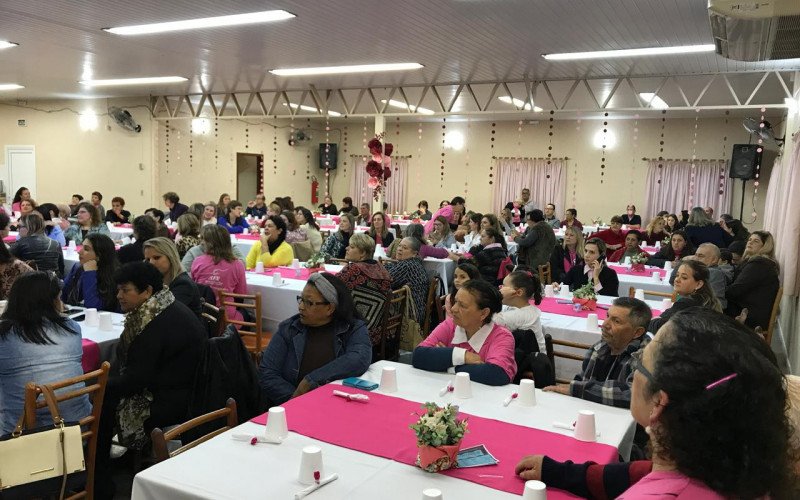 Chá Rosa já é tradição da Associação Força Rosa