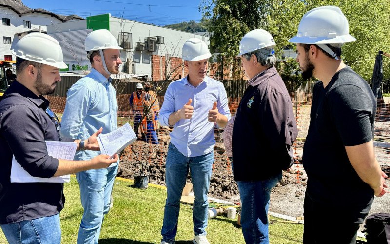 Serviços iniciaram na Rua Leopoldo Tissot, no bairro Várzea Grande