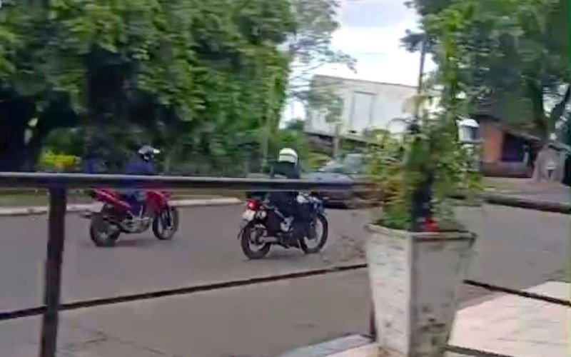 Motociclista tenta fuga, perde prótese de perna e acaba preso por tráfico de drogas
