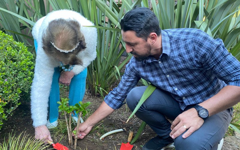 Iraci Casagrande plantou hortênsia como ação simbólica