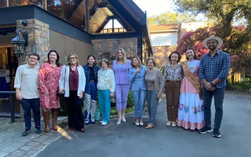14 padrinhos e madrinhas do Projeto Hortênsias