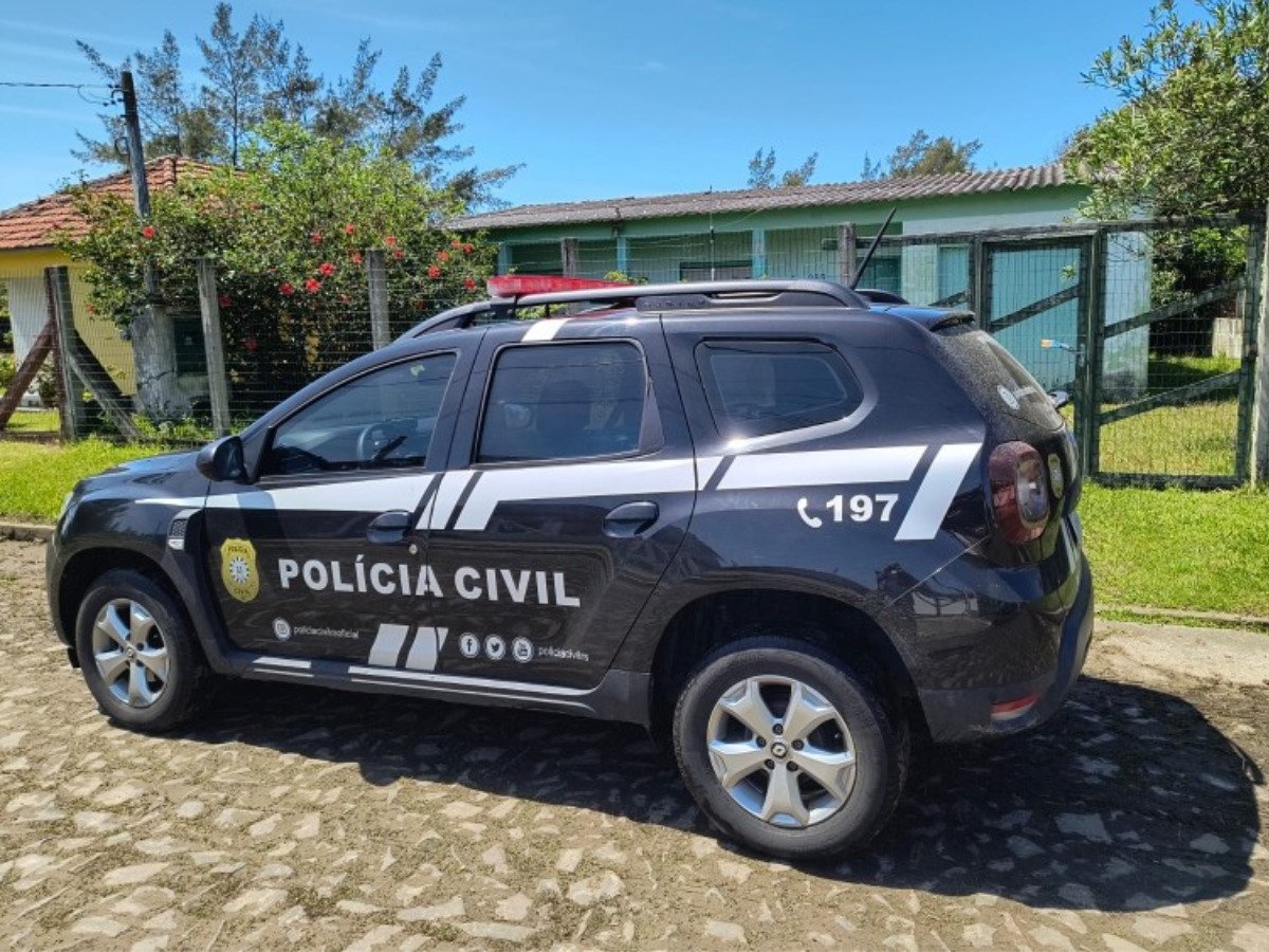 Mãe queima mãos de filho no fogão como castigo no litoral norte e partes já apresentam cheiro de putrefação