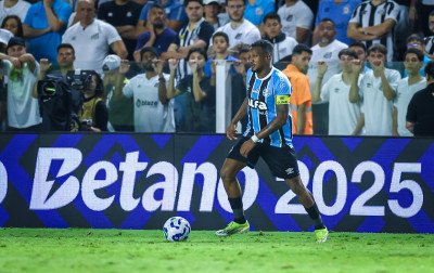 Grêmio confirma rescisão de contrato com Edenilson