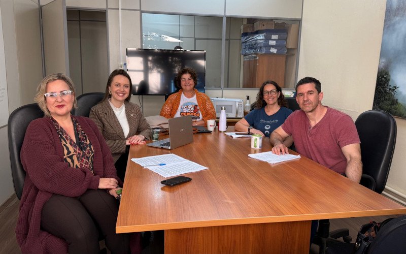 Vereadora Grazi Hoffmann protocola projeto que regulamenta maus-tratos
