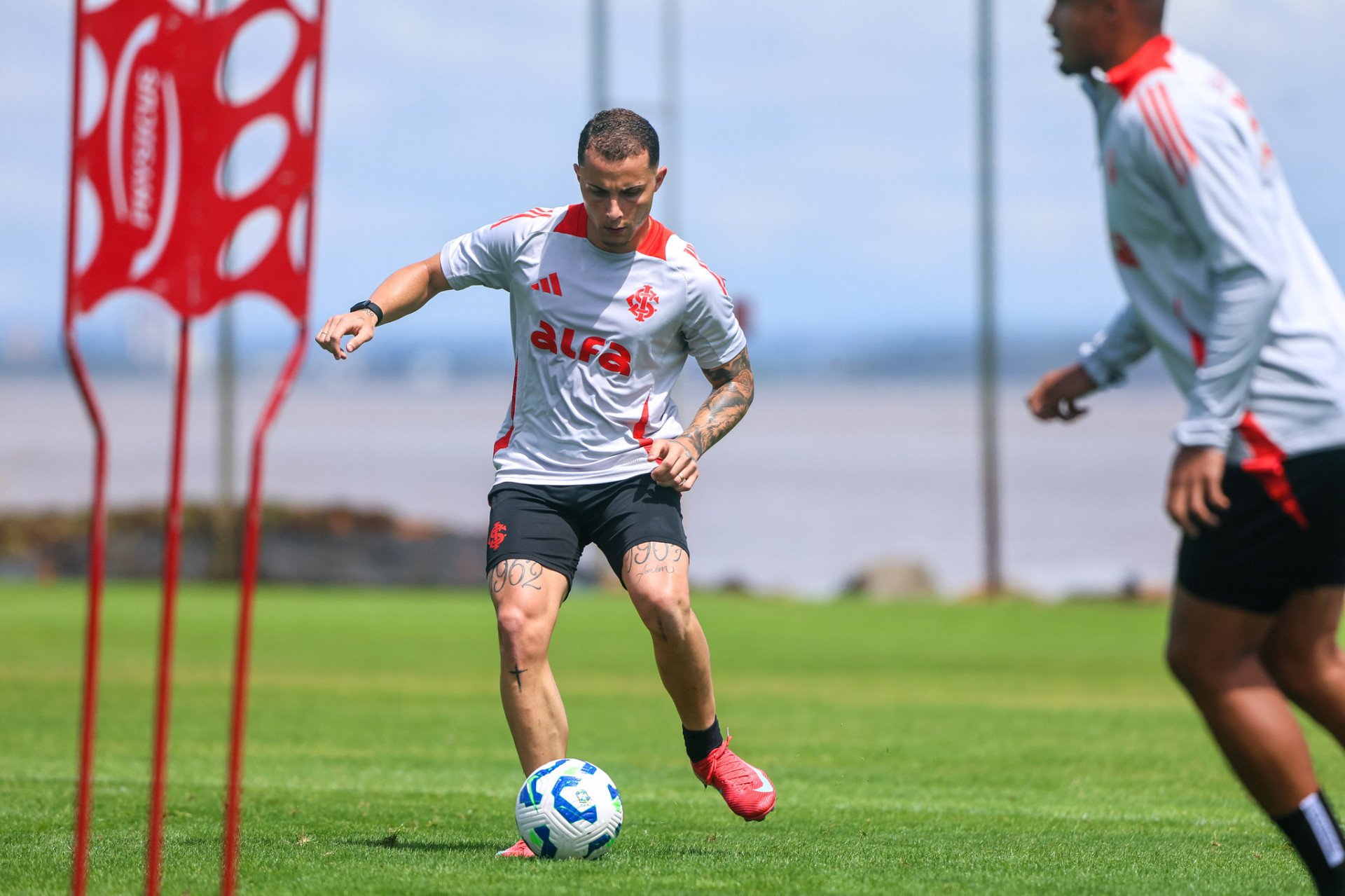 Bruno Gomes celebra retorno aos gramados e destaca apoio de Mercado e da família