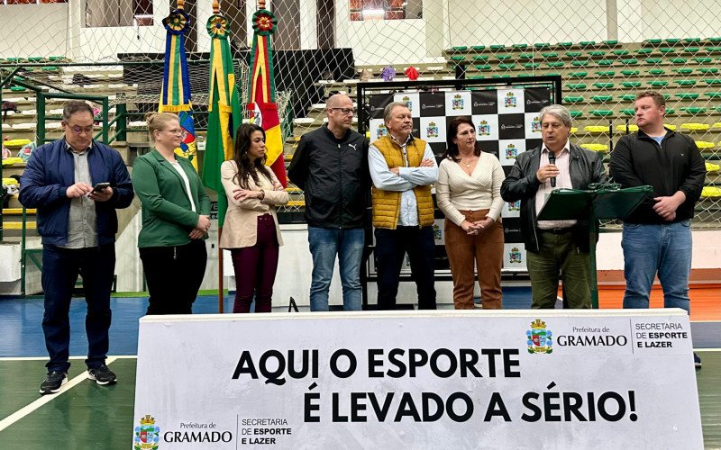 Autoridades participaram do encerramento dos jogos escolares de 2025