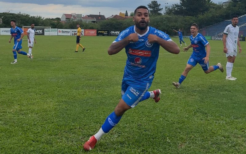 Com 10 jogadores, Aimoré supera o Gaúcho por 2 a 0 no Cristo Rei