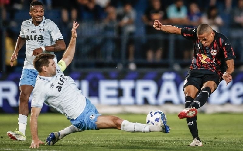 Grêmio perde para o RB Bragantino em jogo de polêmicas pelo Brasileirão