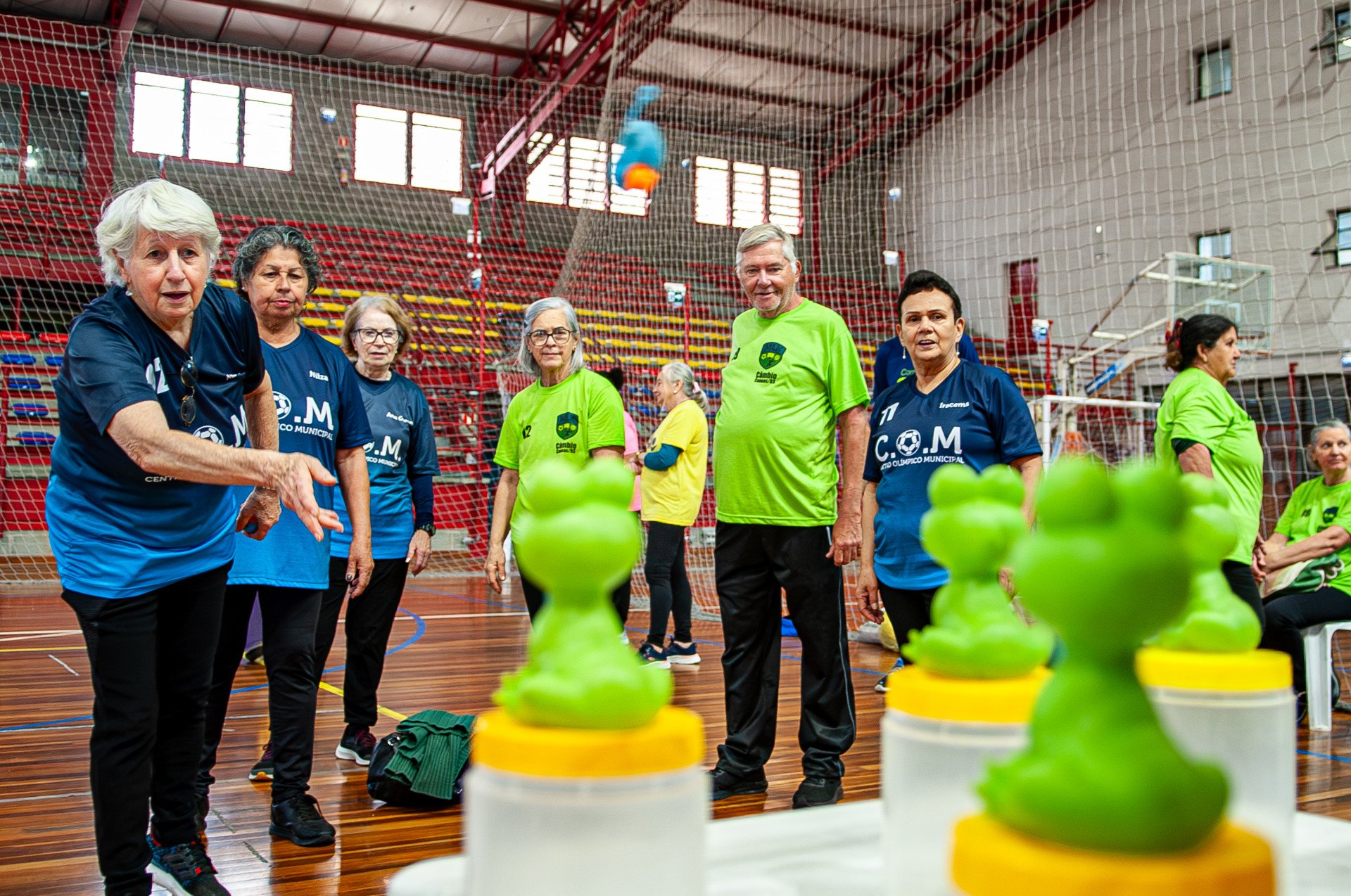 Jogos e gincana movimentam a terceira idade em Canoas